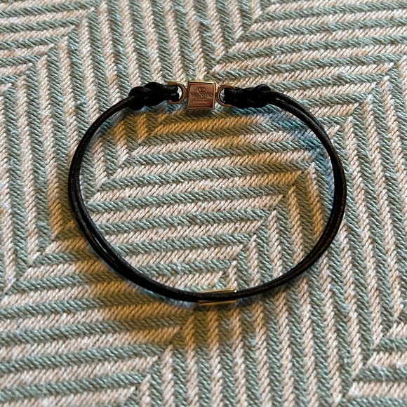 BNWT Valentino Garavani Black Leather Bracelet with Gold Logo Charm - Picture 3 of 8